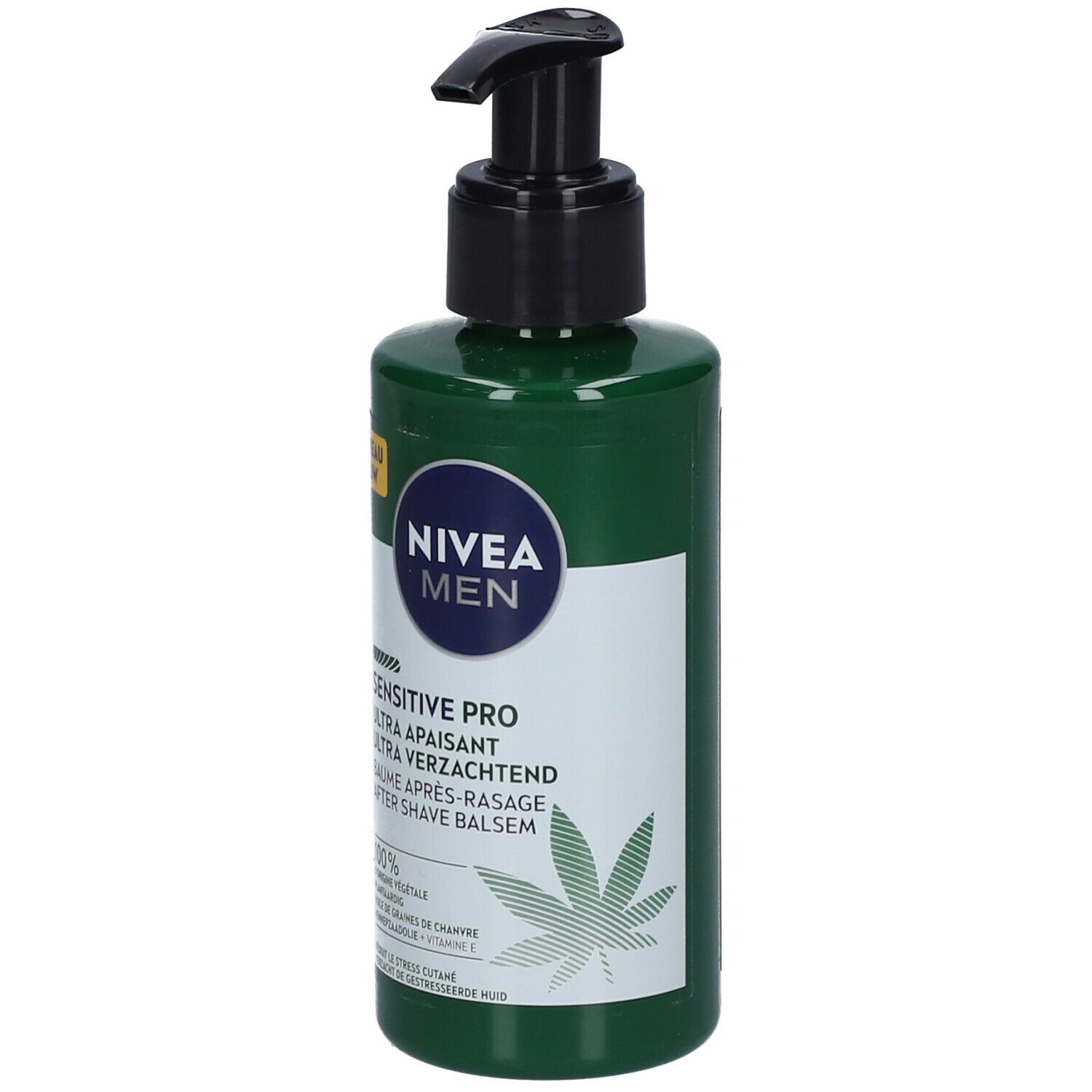 Groene fles met zwarte pomp. Opschrift: NIVEA MEN Sensitive Pro. Bevat hennepzaadolie. Met label 'Nouveau'.