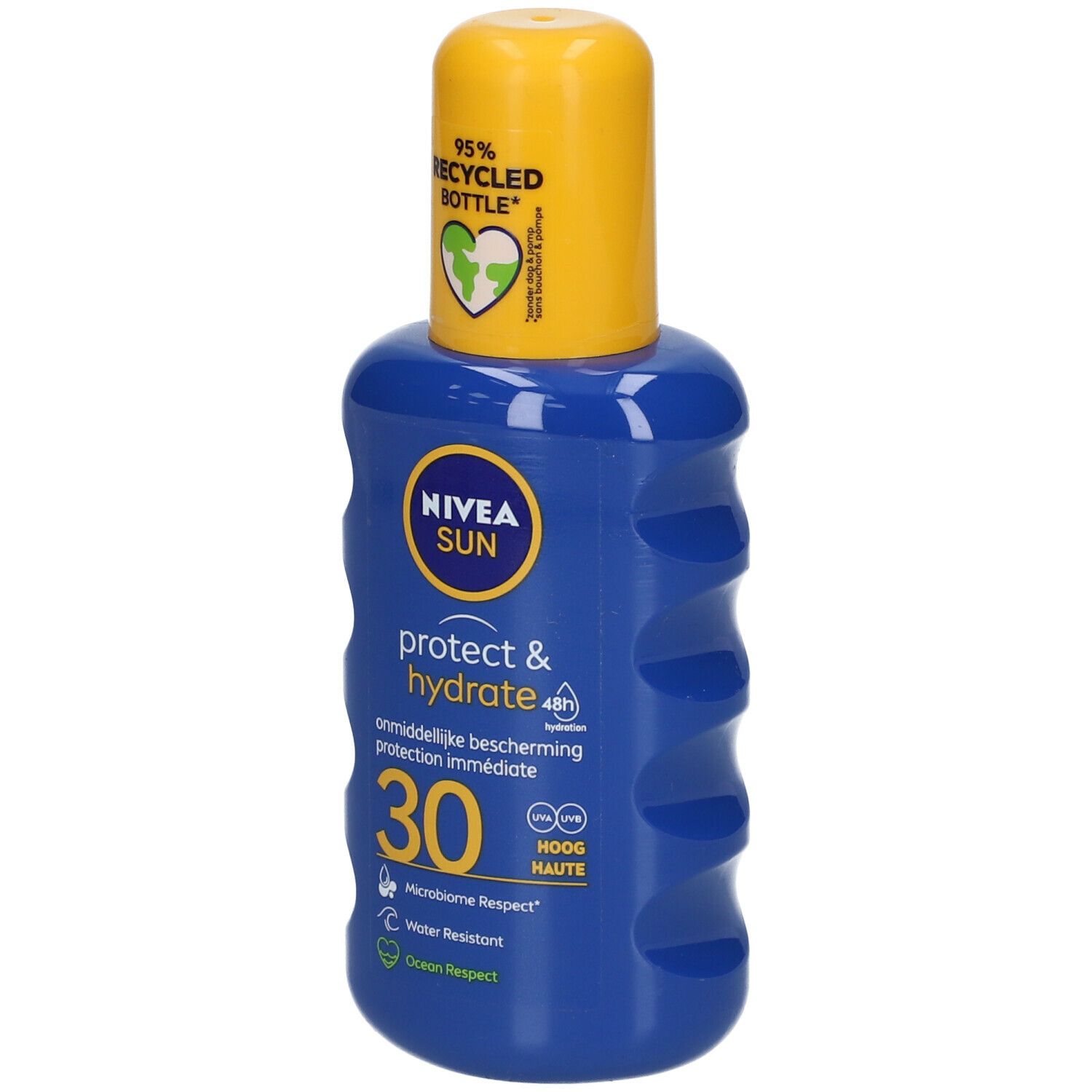 Blauwe NIVEA Sun Protect & Hydrate SPF30-sprayfles met gele dop. Bevat 95% gerecyclede fles. Tekst: bescherming, 30, waterbestendig.