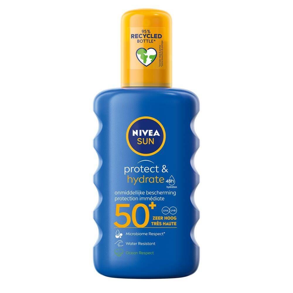 Blauwe zonnebrandcrèmefles met gele dop. Opschrift: Nivea Sun Protect & Hydrate, SPF 50+. Bevat het logo voor gerecyclede fles.