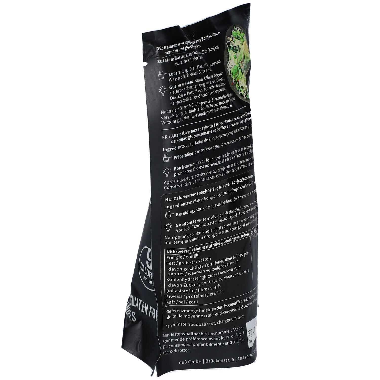 Schwarze Verpackung, Seitenansicht. Text: 9 Kalorien, Gluten Free. Aufdruck: Mindesthaltbarkeitsdatum.