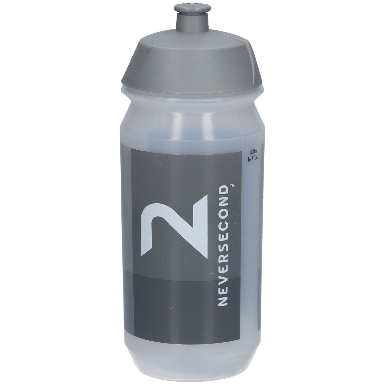 Gourde grise avec le logo Neversecond. La gourde a un bouchon gris et un autocollant gris avec le logo.