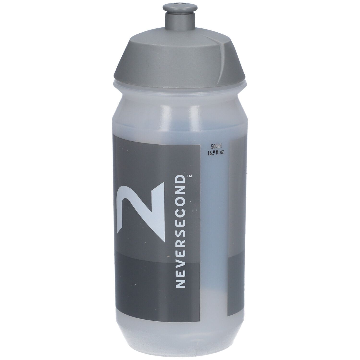 Gourde grise avec logo Neversecond. La gourde a un bouchon gris et un autocollant gris avec le logo.