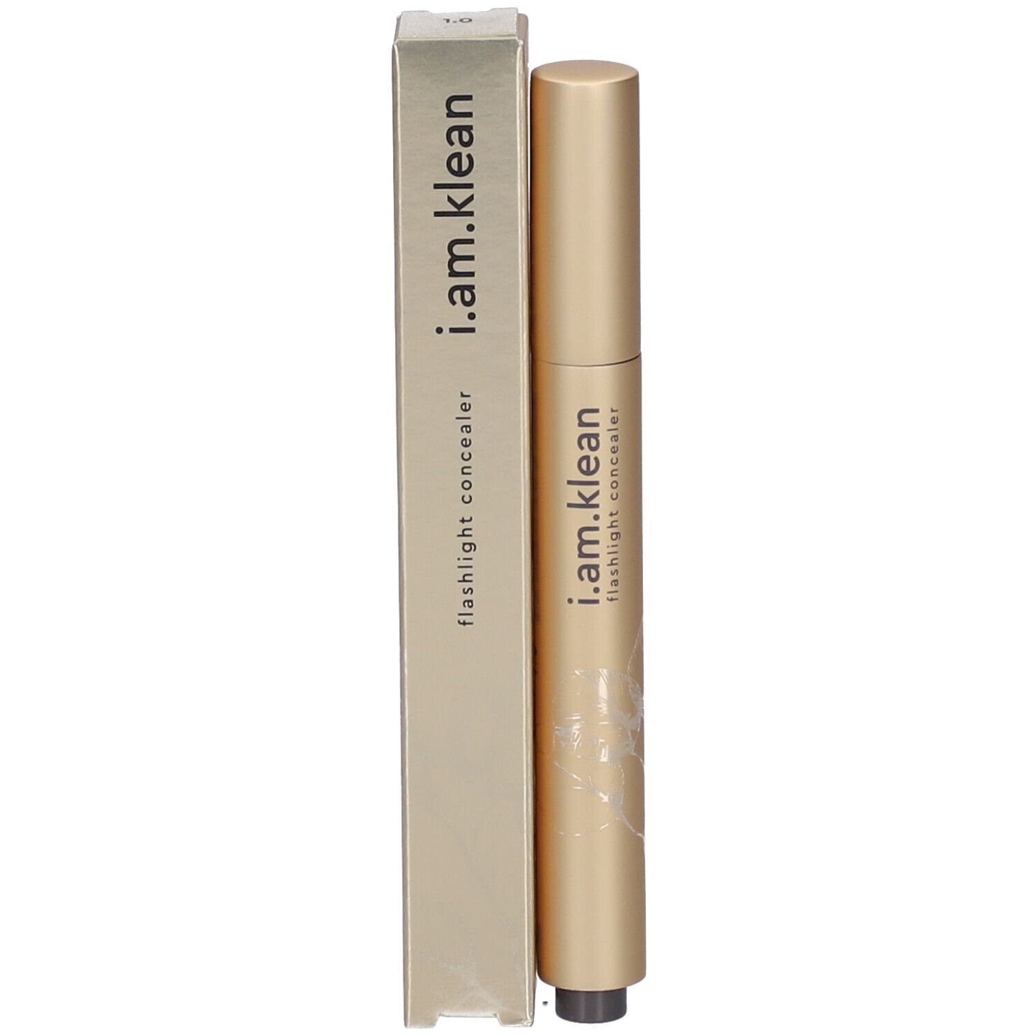 Goldfarbener Concealer-Stift und Verpackung. Aufschrift: i.am.klean flashlight concealer. Schwarze Spitze.