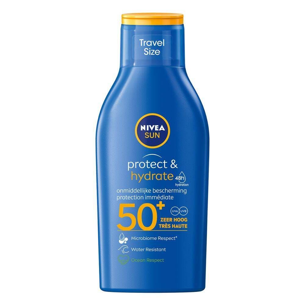 Flacon bleu avec bouchon jaune. Inscription: Nivea Sun Protect & Hydrate 50+. Format voyage.