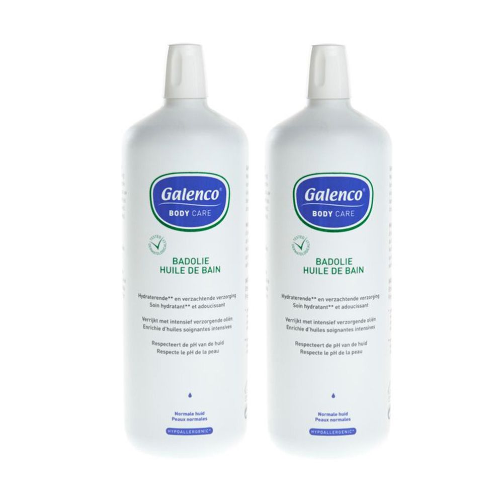Twee witte flessen met blauwe etiketten. Etiket: "Galenco Body Care". Tekst: "Huile de Bain".
