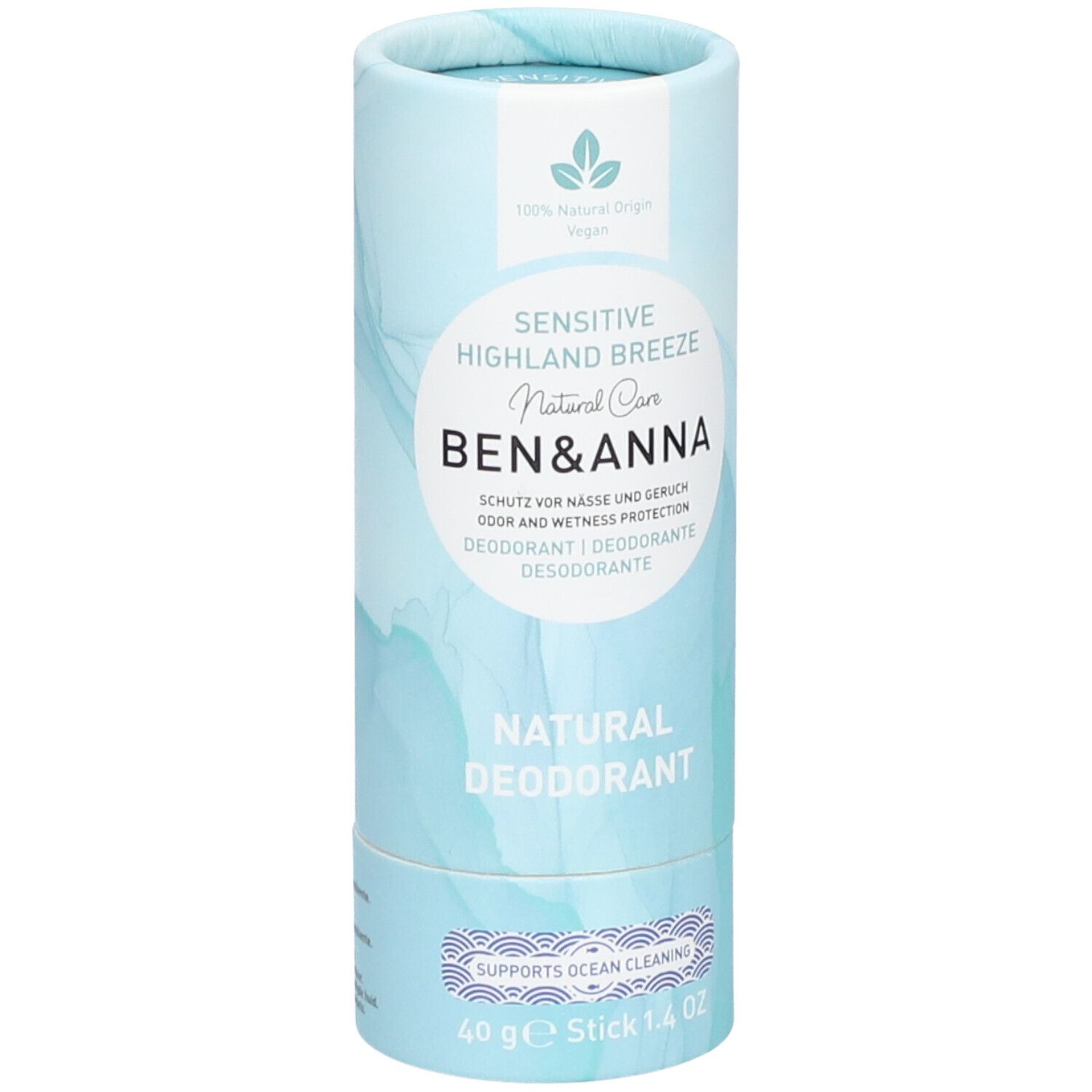 Zylindrische Verpackung mit blauem Farbverlauf. Aufschrift: Sensitive Highland Breeze, Ben & Anna, Natural Deodorant. Vegan.