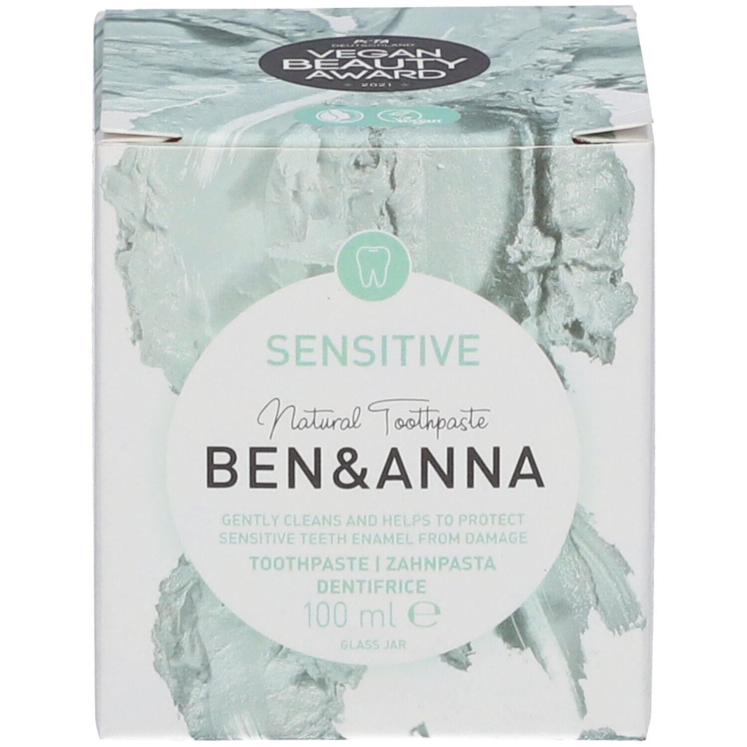 Emballage de dentifrice. Inscription : Ben & Anna, Sensitive, Natural Toothpaste, 100ml. Vegan Beauty Award.