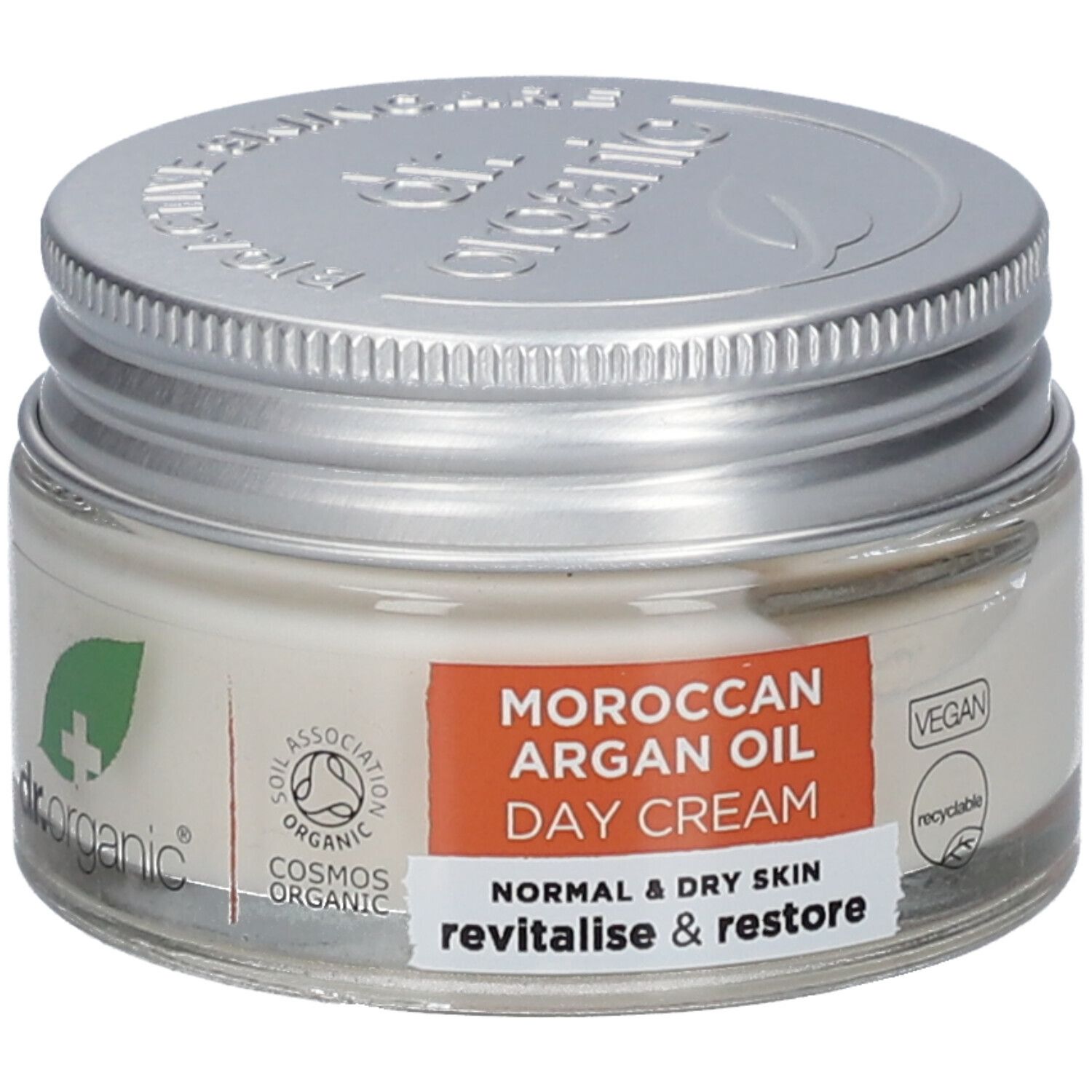 Creme in einem Glasbehälter mit silbernem Deckel. Auf dem Etikett steht "Moroccan Argan Oil Day Cream" und das COSMOS ORGANIC-Siegel.