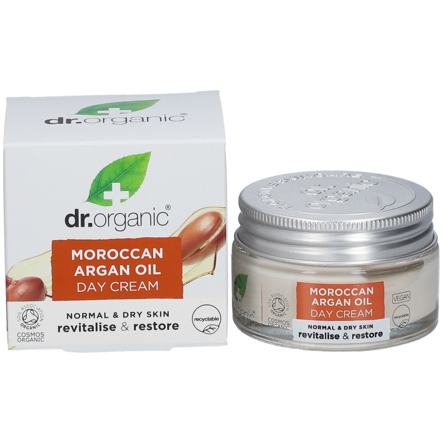 Produktverpackung mit Creme und Karton. Auf dem Karton steht "Moroccan Argan Oil Day Cream" und das COSMOS ORGANIC-Siegel.