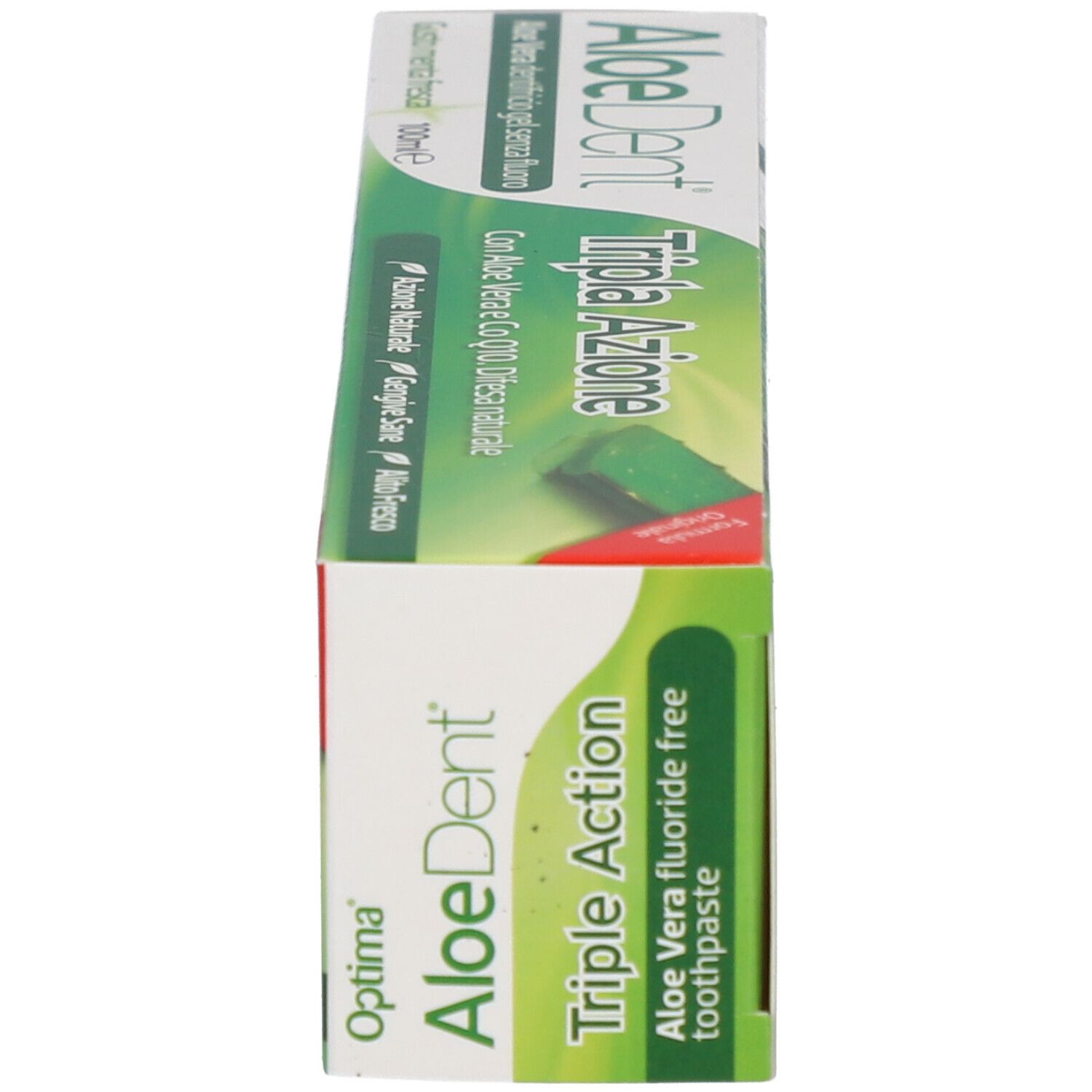 Boîte de dentifrice, en biais. Texte: AloeDent Triple Action, Aloe Vera, Cool Minty Freshness.