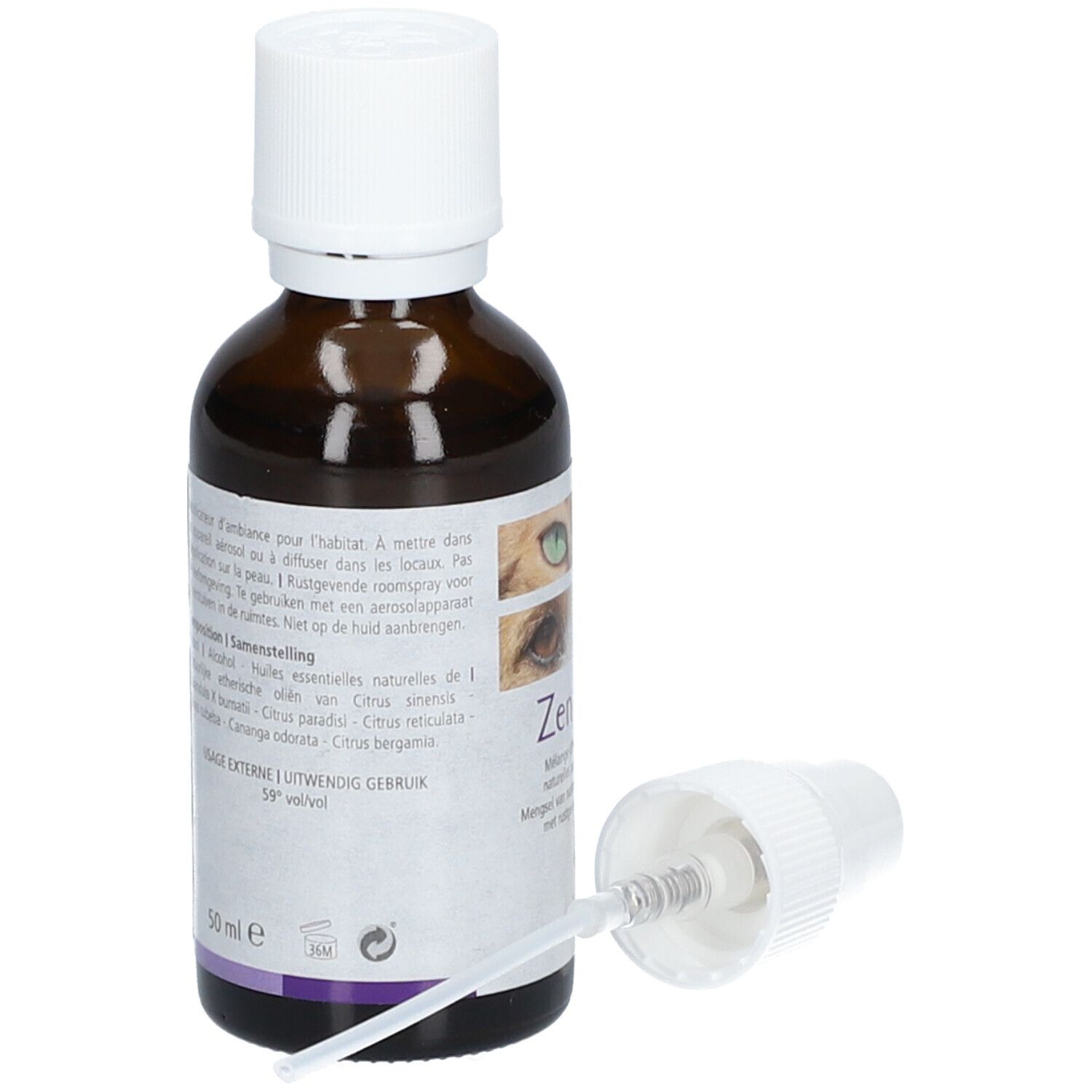 Flacon en verre brun avec vaporisateur blanc. Inscription et texte en plusieurs langues. 50 ml.