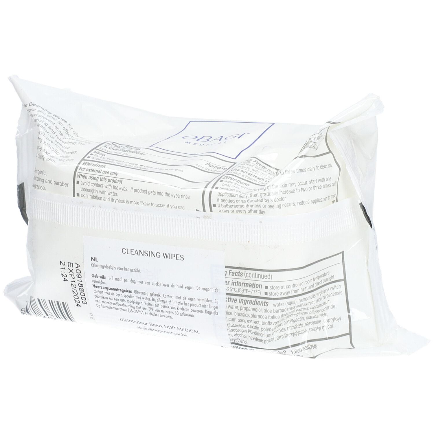 Paquet de lingettes nettoyantes. Inscription: OBAGI MEDICAL, Cleansing Wipes. 25 lingettes. Ne pas jeter dans les toilettes.