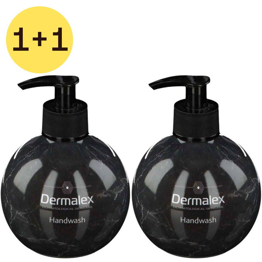 Twee ronde handzeepflessen met zwart marmerpatroon en zwarte pompen. Opschrift: Dermalex Handwash. Gele cirkel met "1+1".