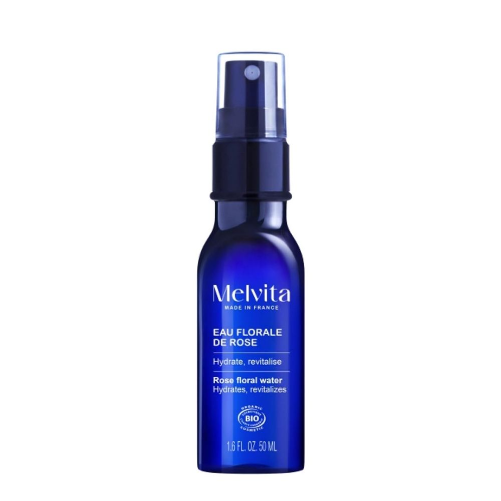 Melvita Rosenblütenwasser 50 ml Pumpsprühflasche, blaues Glas, mit Etikett.