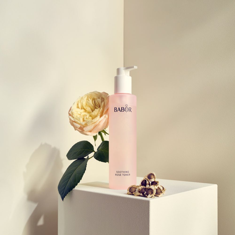 BABOR SOOTHING ROSE TONER, Rückseite mit Text, 200 ml Nettofüllmenge.