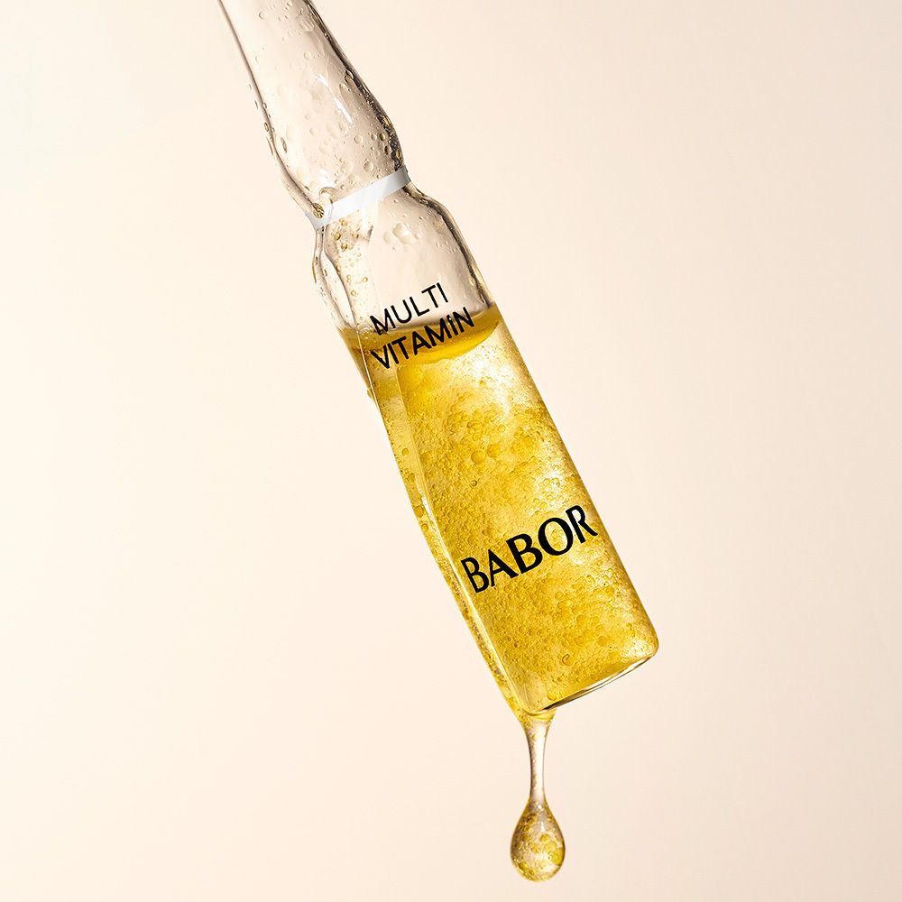 Babor Multi Vitamin Ampullen-Verpackung, Vorderseite mit stilisierter Ampulle und Produktnamen.