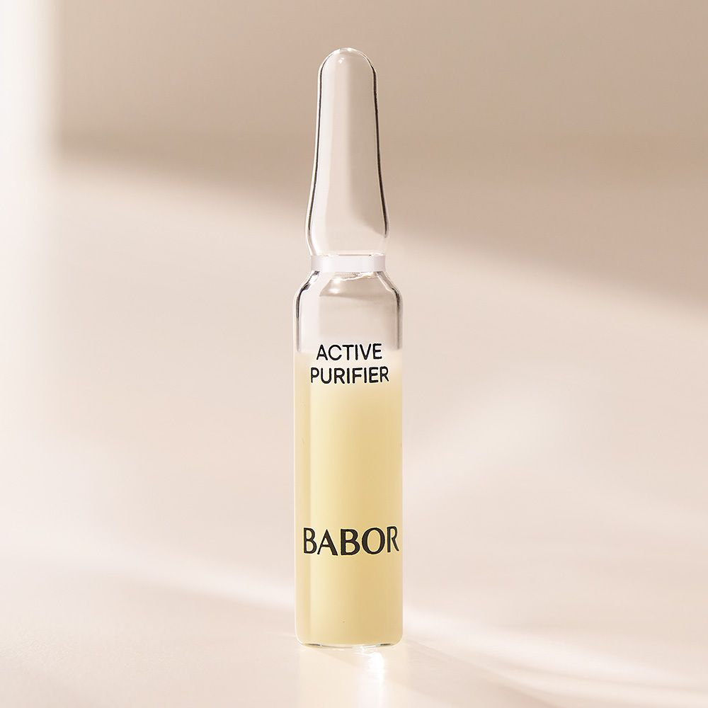 Transparante ampul met gelige vloeistof. Opschrift Active Purifier en Babor-logo.