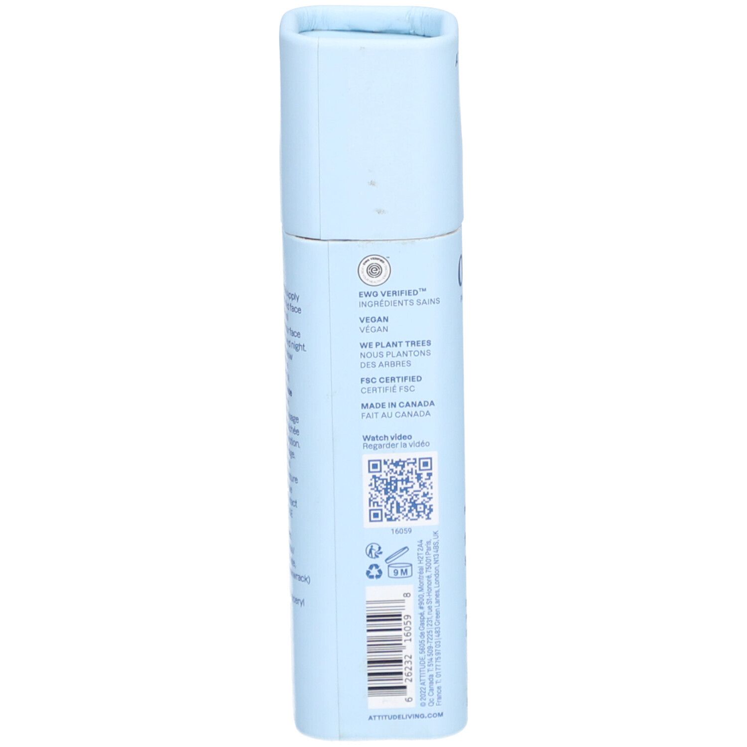 Lichtblauwe serumstick. Opschrift: Vegan, We Plant Trees, FSC Certified, Made in Canada. QR-code en informatie over ingrediënten.