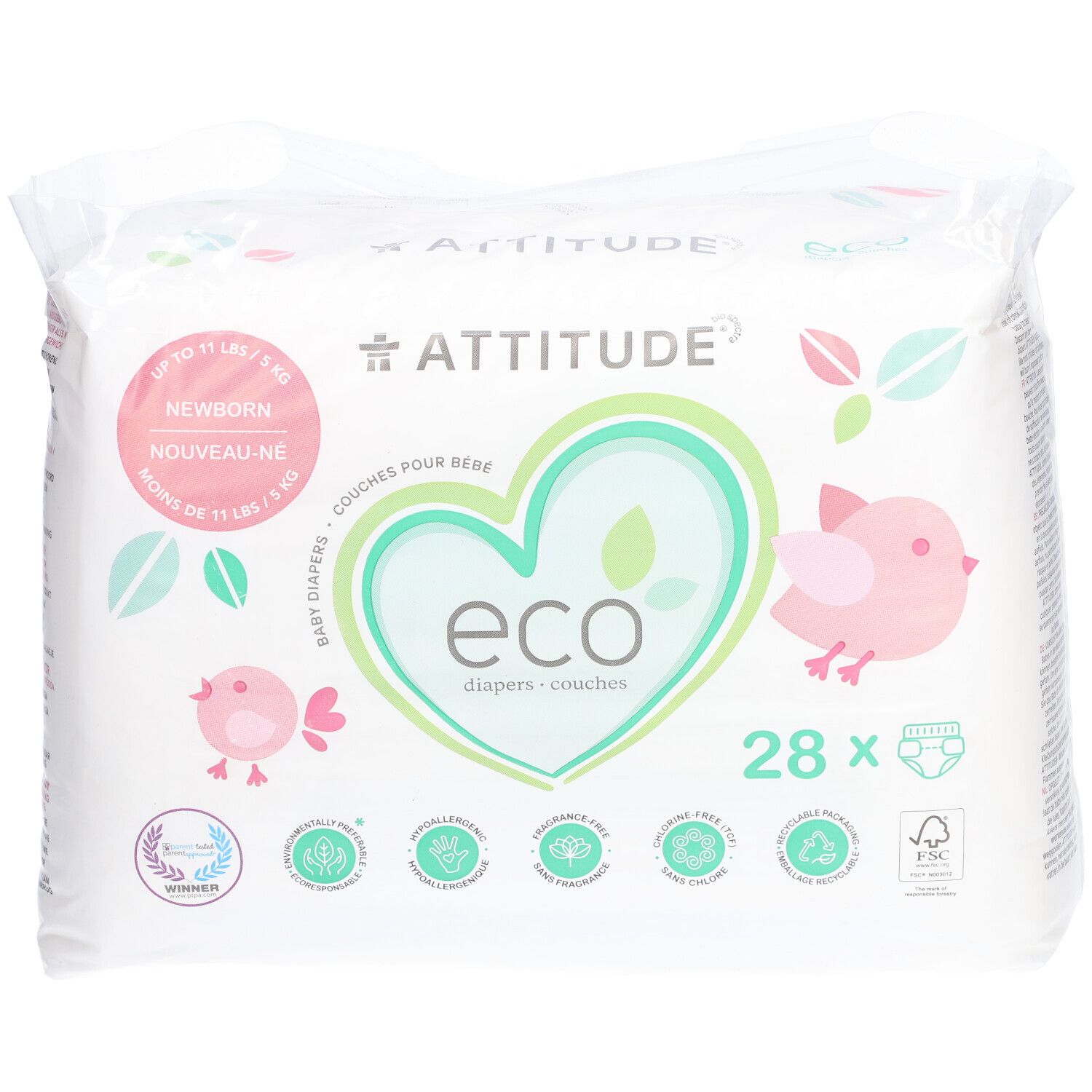 Windelpackung mit 28 Windeln für Neugeborene. Marke: Attitude Eco. Verpackung mit Illustrationen von Vögeln und Blättern.