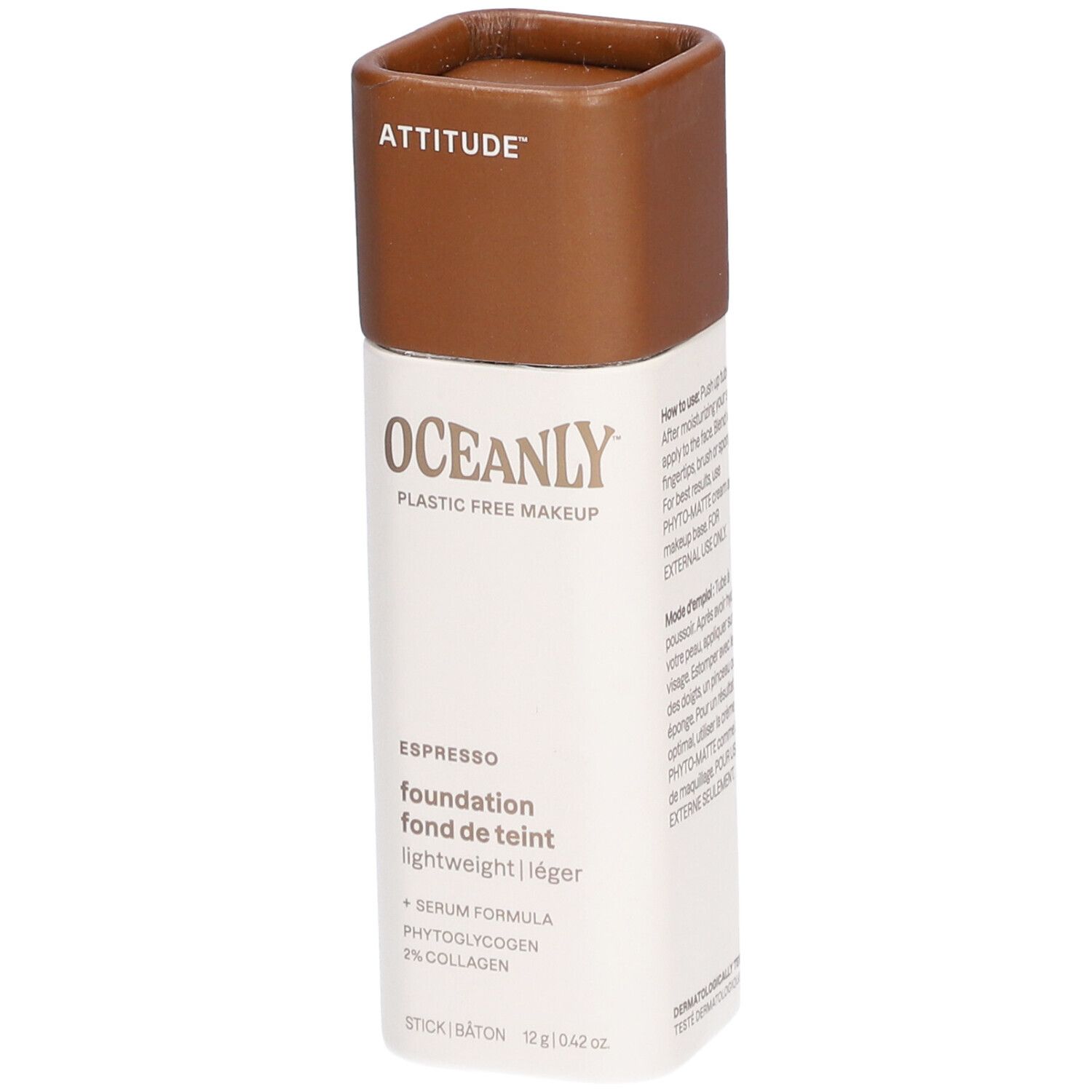 Fond de teint en bâton. Récipient blanc et couvercle marron. Texte: ATTITUDE, OCEANLY, Espresso, fond de teint, léger, 12g.