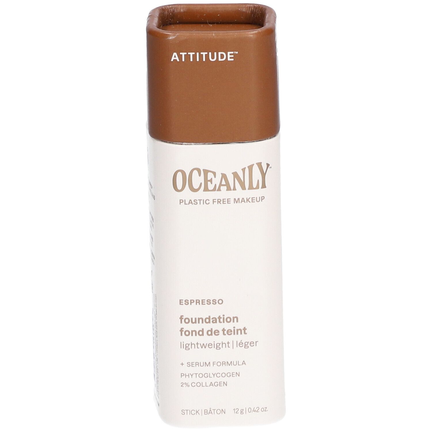 Fond de teint en bâton. Récipient blanc et couvercle marron. Texte: ATTITUDE, OCEANLY, Espresso, fond de teint, léger, 12g.