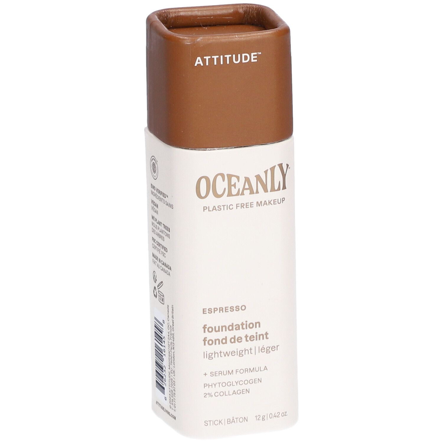 Fond de teint en bâton. Récipient blanc et couvercle marron. Texte: ATTITUDE, OCEANLY, Espresso, fond de teint, léger, 12g.