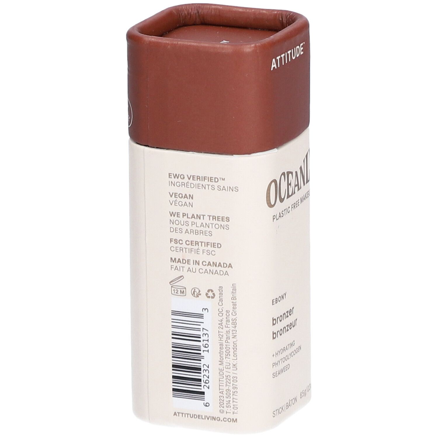 Bronzer-stick met bruin deksel. Tekst: EWO VERIFIED, VEGAN, WE PLANT TREES, FSC CERTIFIED. Merk: ATTITUDE, OCEANLY.