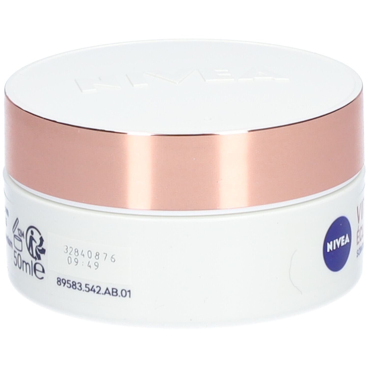 Pot blanc avec couvercle rose doré. Inscription : NIVEA. Sur le côté : 50ml, symbole de durabilité.