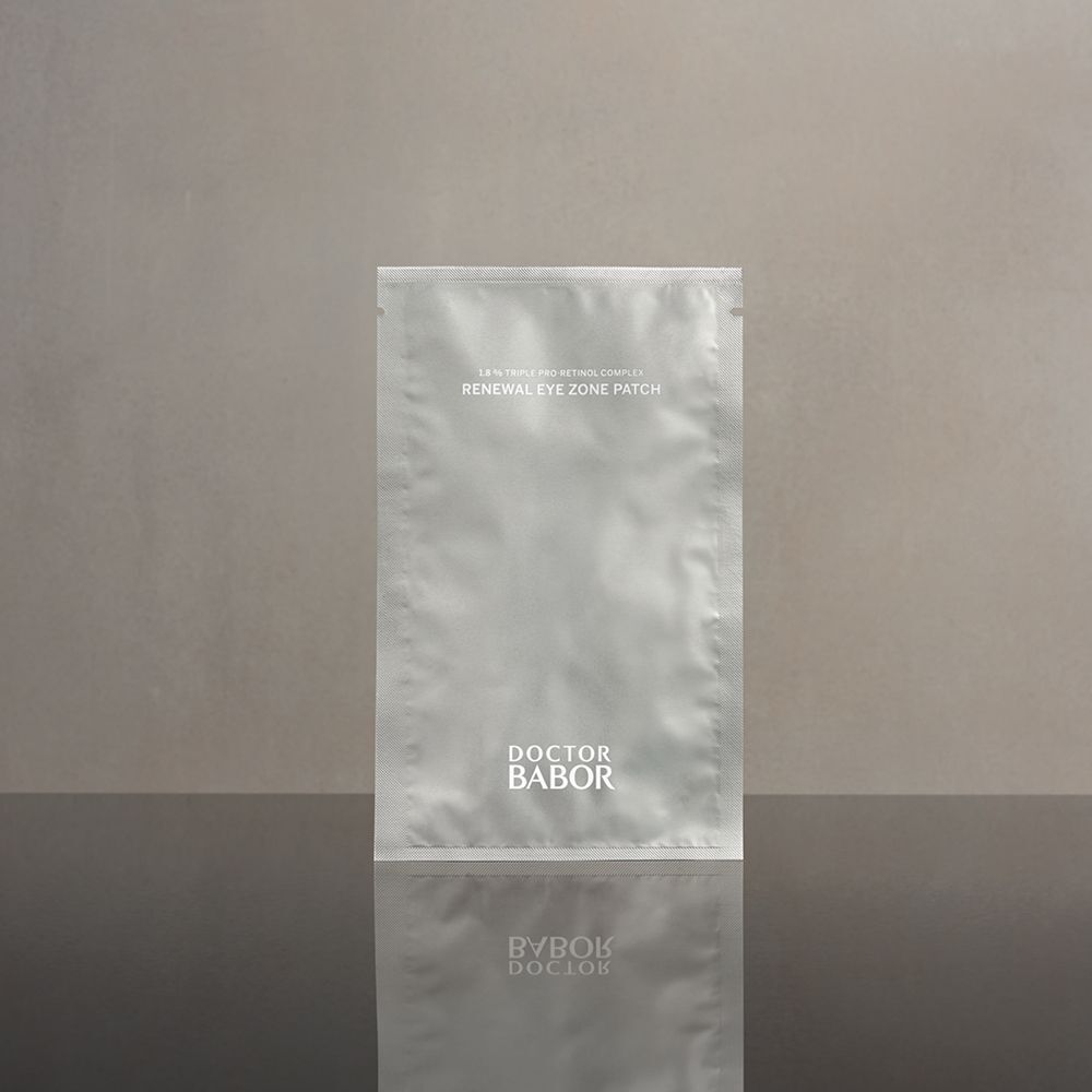 Graue Folienverpackung mit Produktnamen und Logo. Text: Renewal Eye Zone Patch, Doctor Babor.