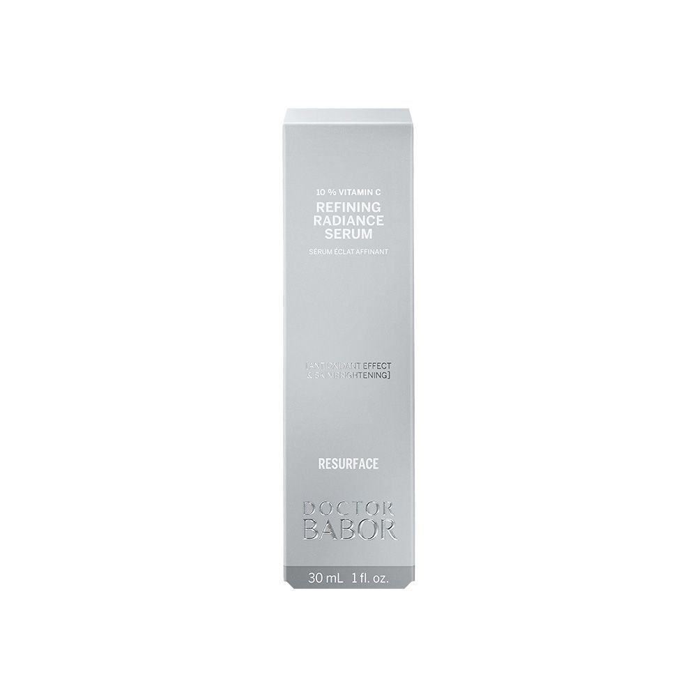 Graue Produktverpackung. Beschriftung: 10% Vitamin C, Refining Radiance Serum, Doctor BABOR. Unten: 30 ml 1 fl oz.