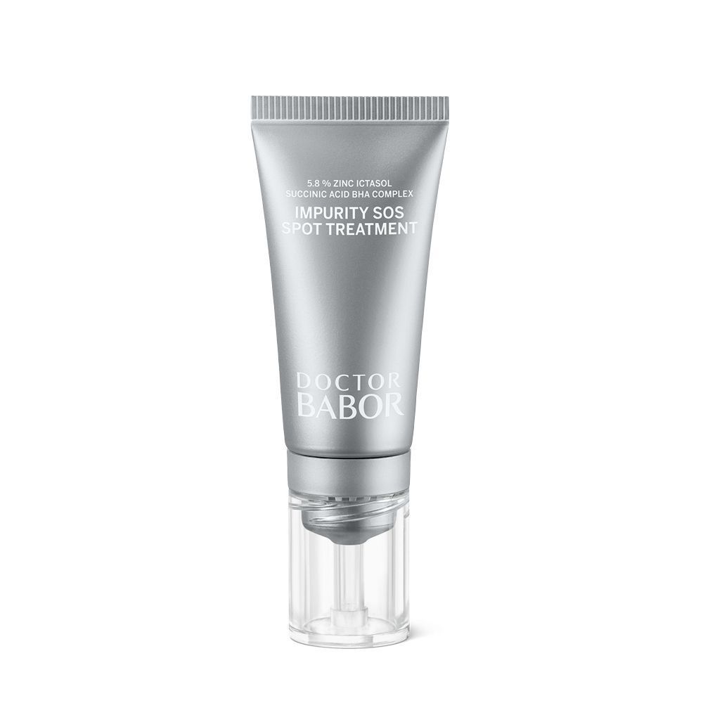 Tube argentée avec texte blanc. Nom du produit: IMPURITY SOS SPOT TREATMENT. Marque: DOCTOR BABOR. Avec applicateur transparent.