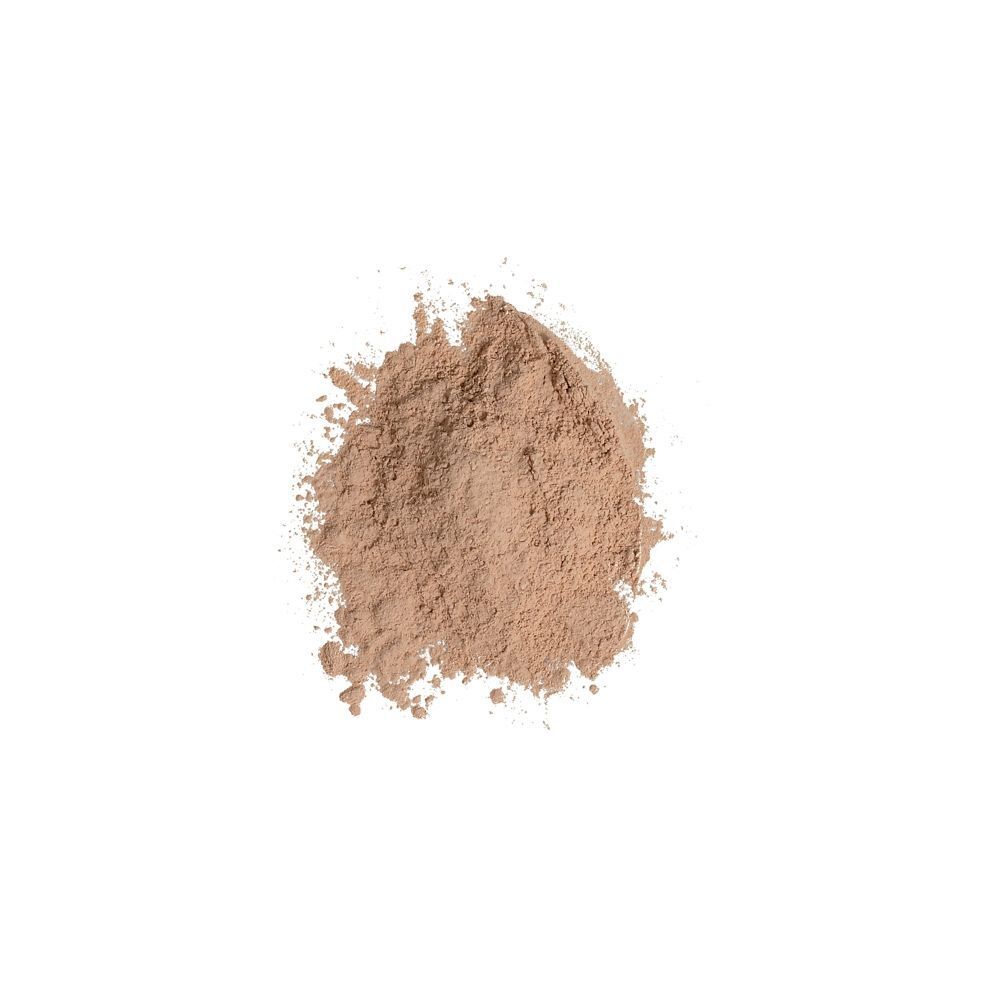 Haufen loses, hellbraunes Puder. Auf weißem Hintergrund.