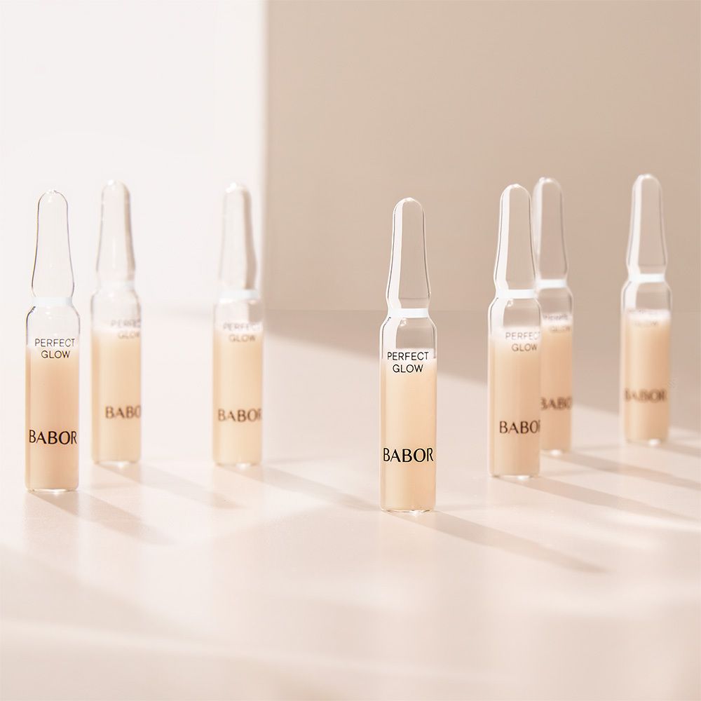 Verpackung mit Ampullen Perfect Glow Serum von BABOR.