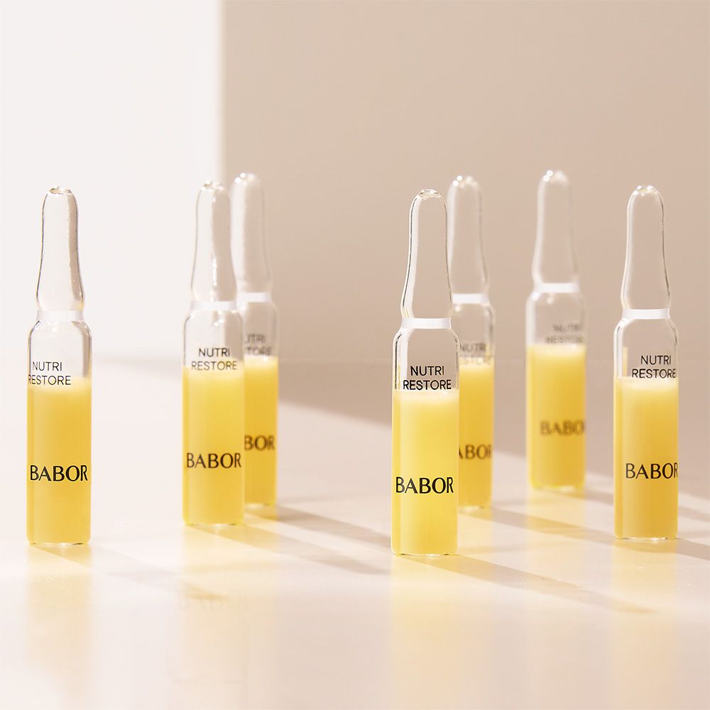 Babor Nutri Restore Ampullen-Konzentrat: Einzelne Glasampulle mit gelbem Serum.