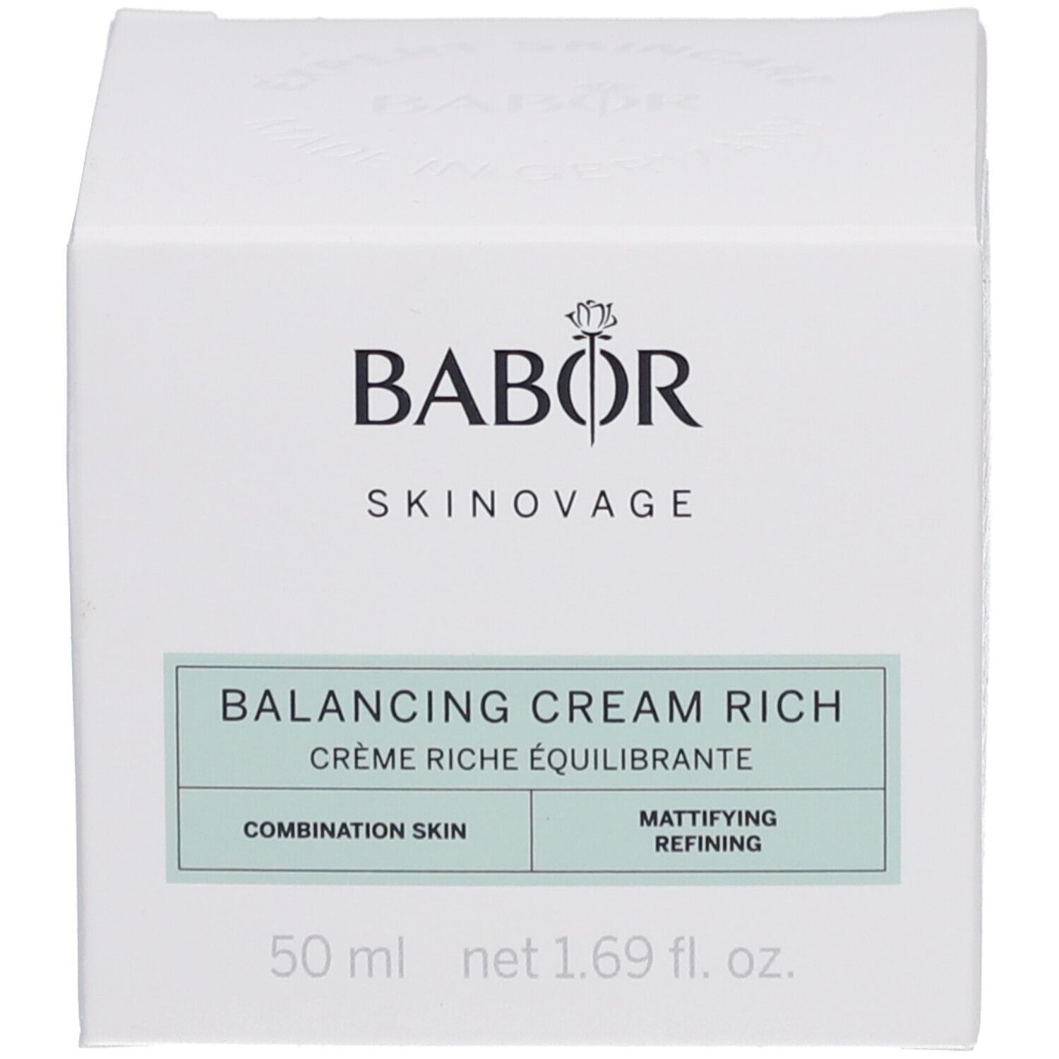 Weiße Schachtel mit BABOR SKINAVAGE. Auf der Schachtel steht BALANCING CREAM RICH. 50 ml, net 1.69 fl. oz.