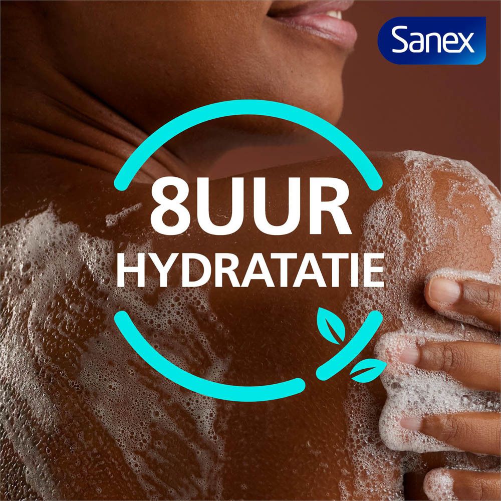 Persoon wast zich. Tekst: 8 UUR HYDRATATIE. Sanex logo rechtsboven.