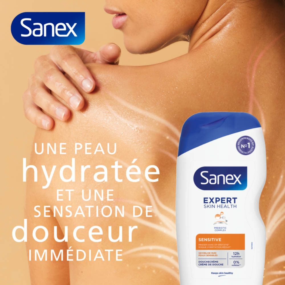 Homme touchant sa poitrine. Texte: Peaux Sensibles. Logo Sanex.