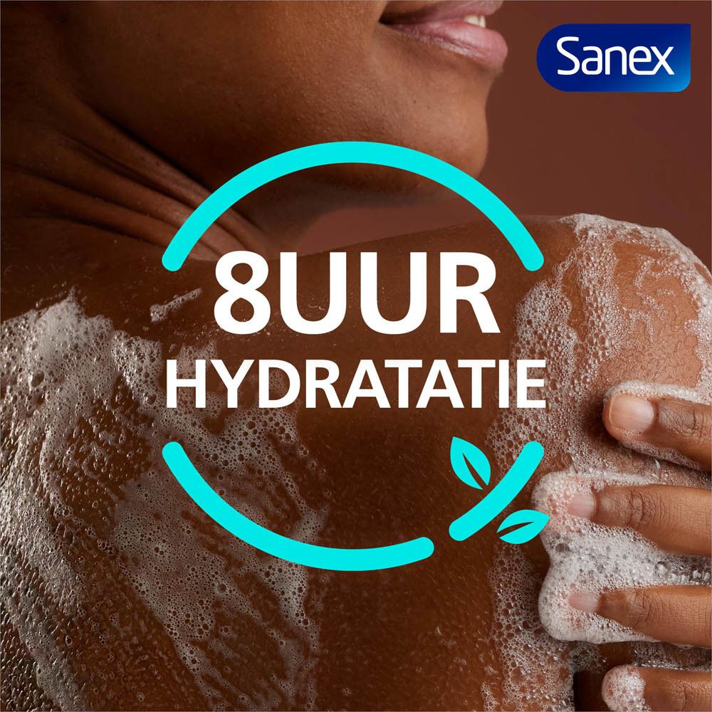 Persoon wast zich met schuim. Tekst: 8UUR hydratatie. Sanex-logo.