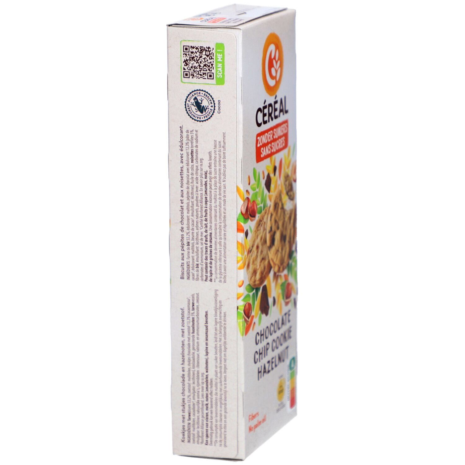 Vue latérale de la boîte Céréal. Texte : Céréal, Zonder Suikers, Sans Sucres, Chocolate Chip Cookie Hazelnut. Avec code QR.