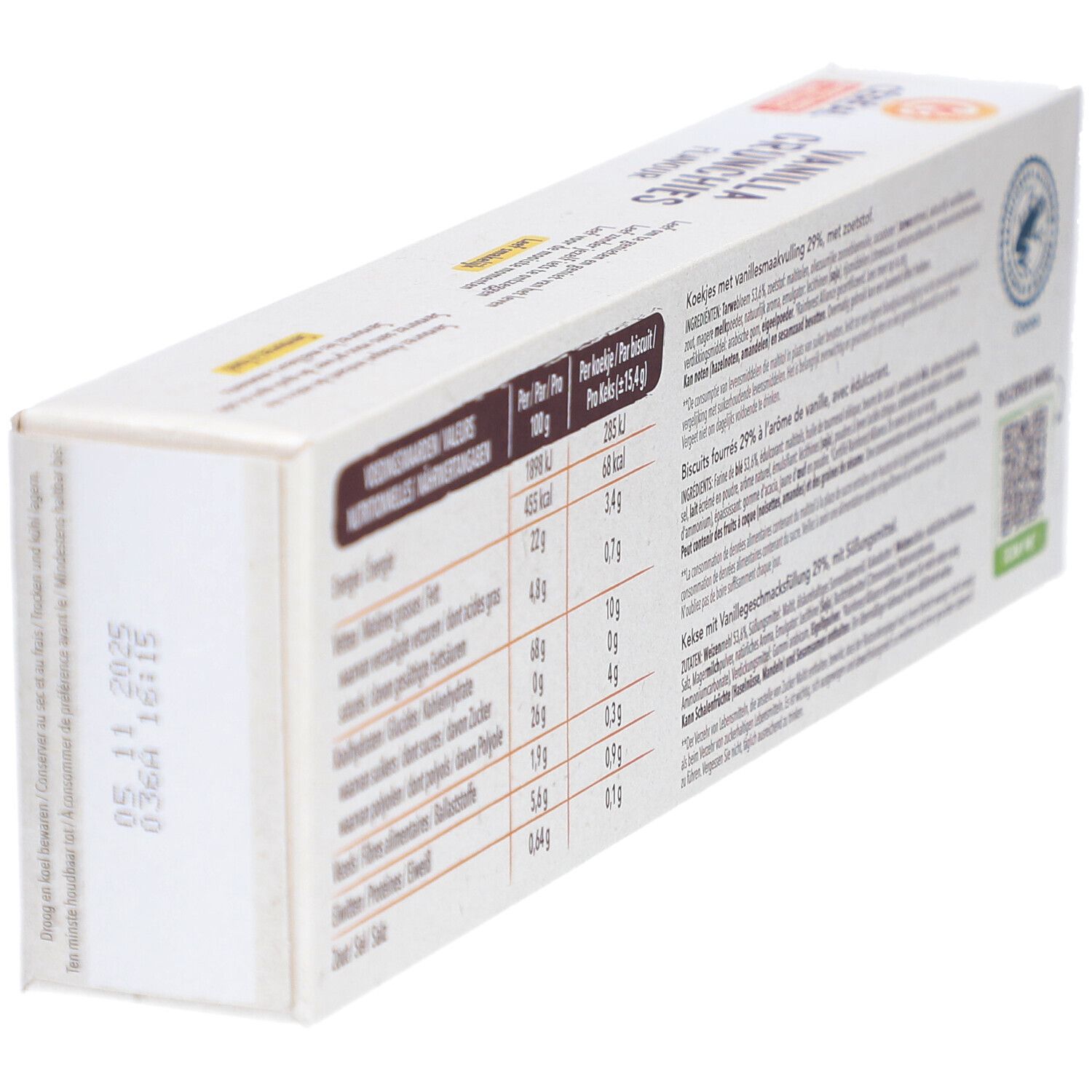 Schrägansicht der Rückseite der Verpackung von Céréal Koeken Vanilla Crunchies. Nährwertangaben und Text in mehreren Sprachen.