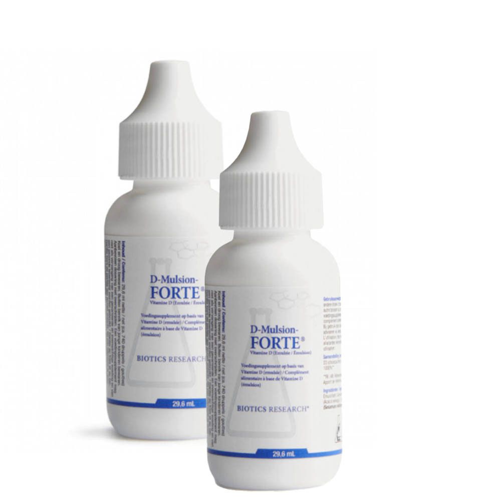 Deux flacons blancs D-Mulsion Forte®. Flacons compte-gouttes avec bouchon à vis. Inscription: BIOTICS RESEARCH.