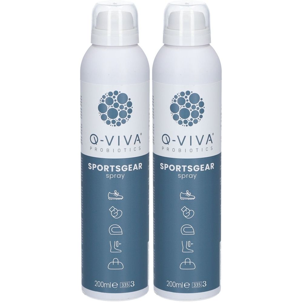 Deux flacons de spray Q-viva Sportsgear. Flacons blancs avec étiquette bleue. Inscription : Q-viva Probiotics, Sportsgear Spray. 200ml.