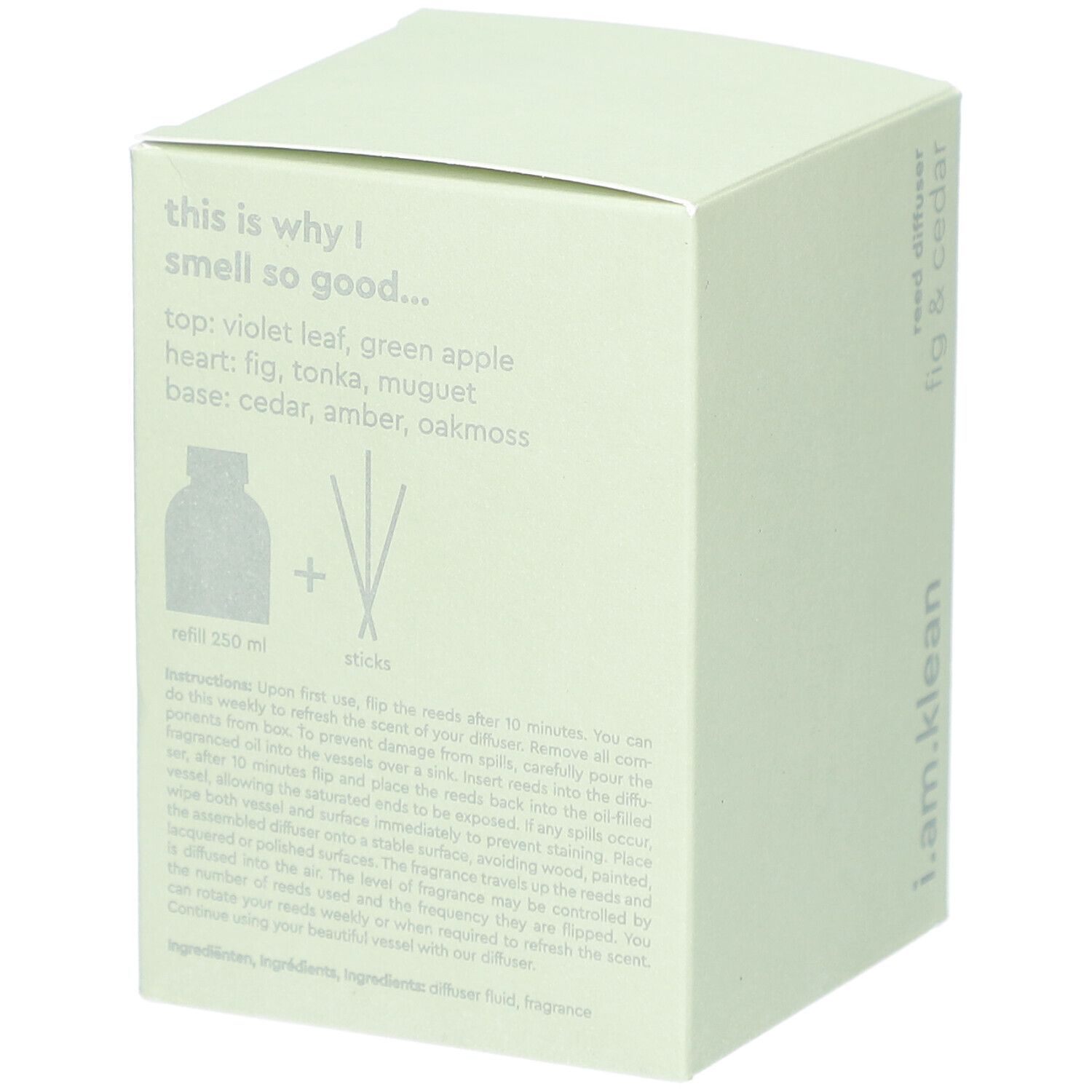 Hellgrüner Karton. Aufschrift: i.am.klean, reed diffuser fig & cedar. Text: Duftnoten, Anleitung, Inhalt, Stäbchen.