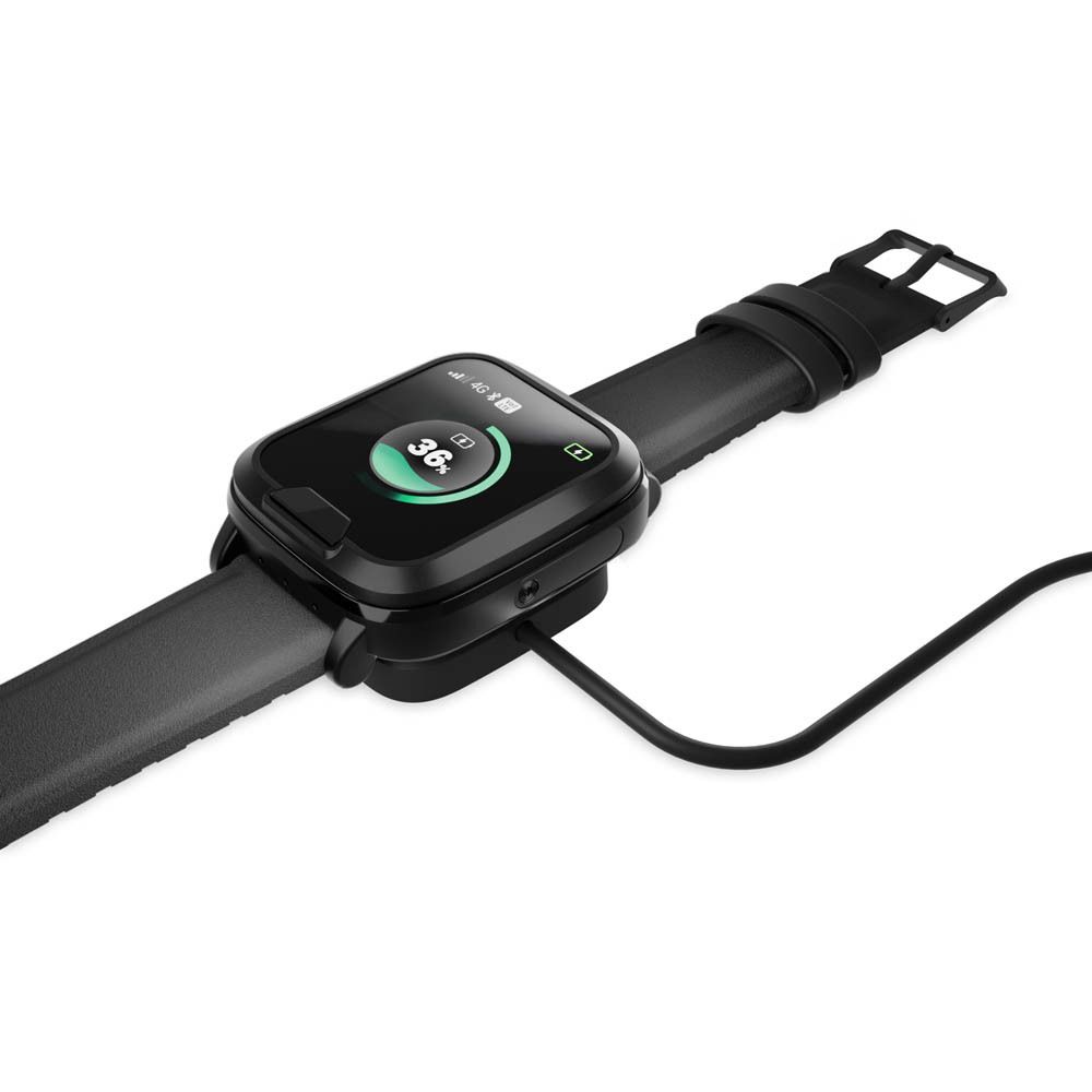 Montre connectée noire avec bracelet noir. Recharge avec station de charge.