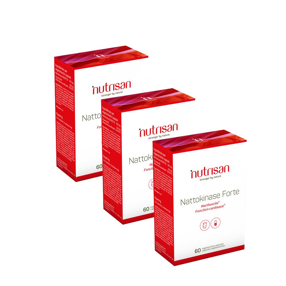 Trois boîtes Nutrisan Nattokinase Forte. Emballage rouge et blanc. Inscription : Nattokinase Forte, 60 gélules. Inscription en français.