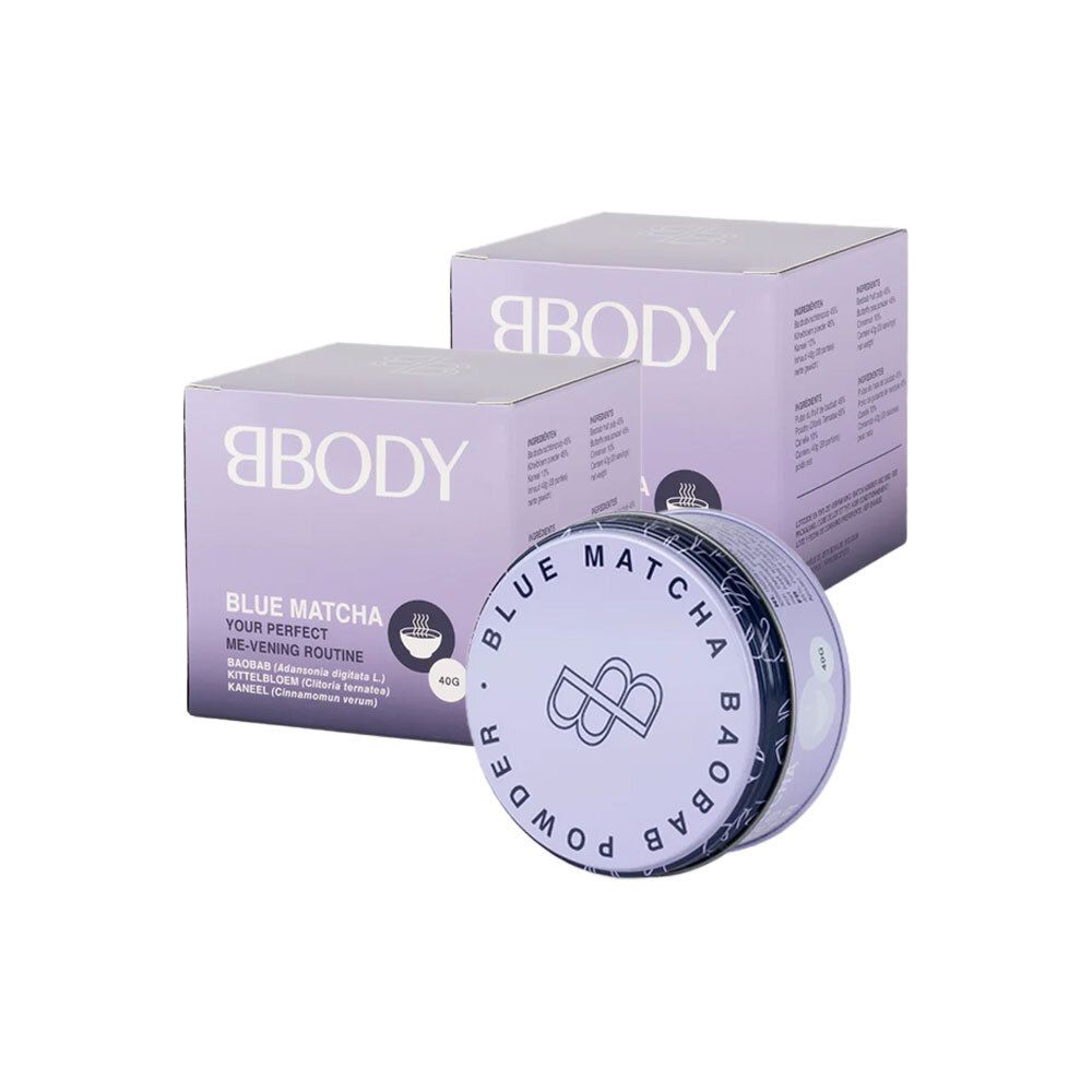 BBODY Blue Matcha Baobab poeder blik met twee dozen. Blik en dozen in lila met tekst.