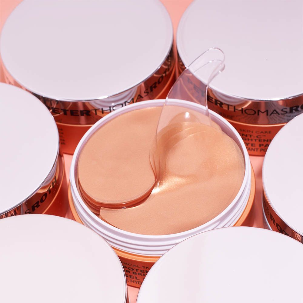 Plusieurs pots de patchs pour les yeux et spatule. Inscription : PETER THOMAS ROTH, POTENT-C, Hydra-Gel Eye Patches.