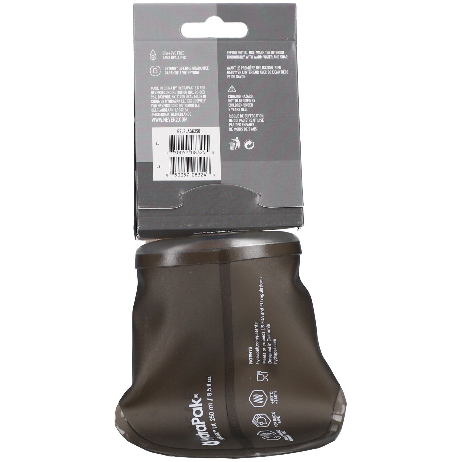 Achterkant van een bruine, zachte drinkfles met verpakking. Opschrift: HydraPak, 250 ml/8.5 fl oz. Diverse symbolen.