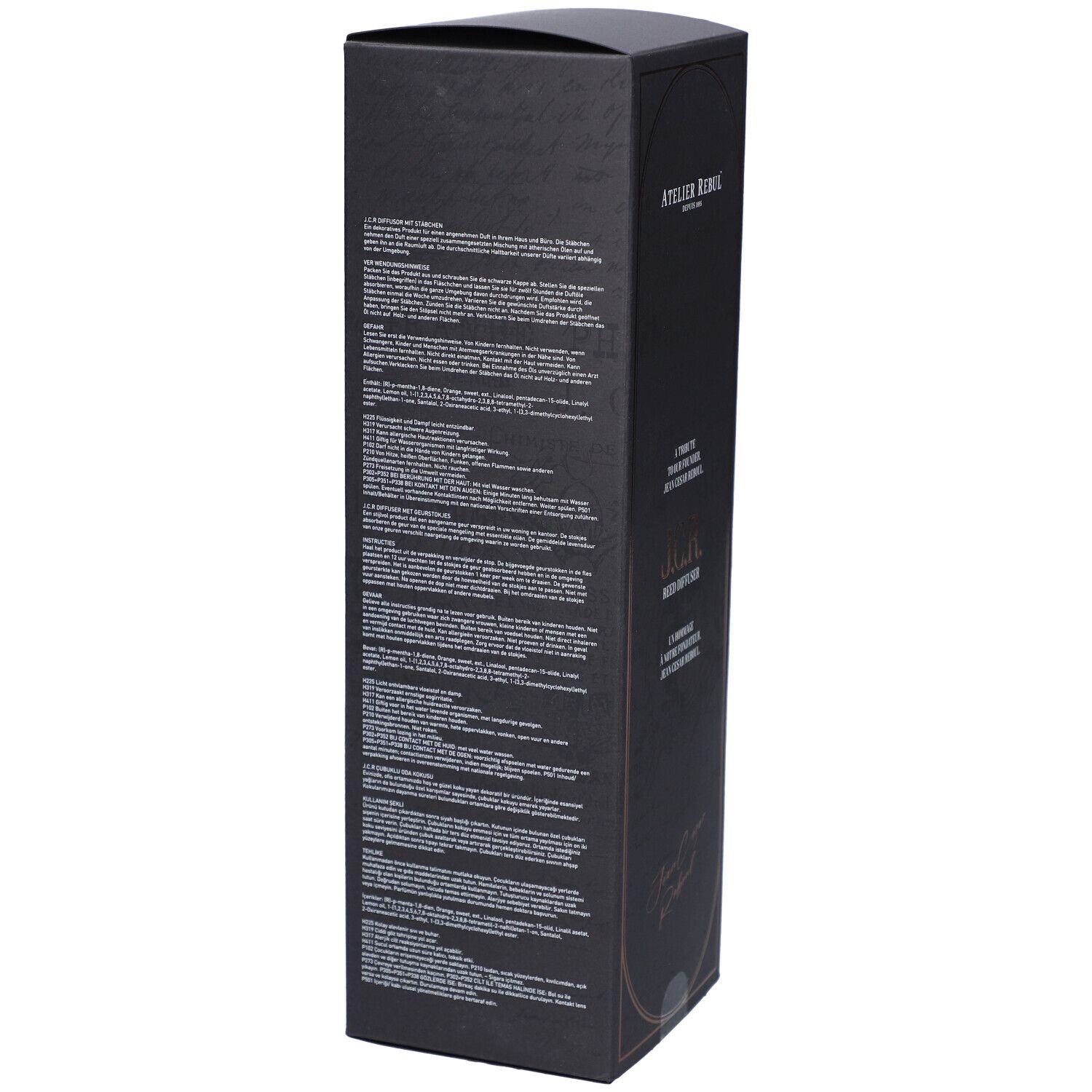 Schwarze Verpackung mit Text. Text: Atelier Rebul. Rückseite der Verpackung.