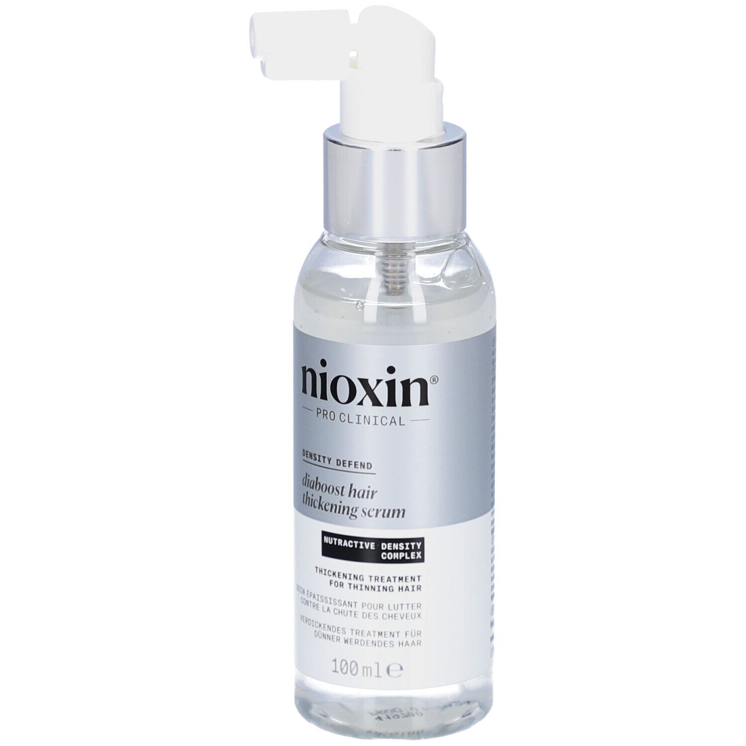 Klare Flasche mit silbernem Sprühkopf. Aufschrift: Nioxin, Density Defend, Diaboost Hair Thickening Serum.
